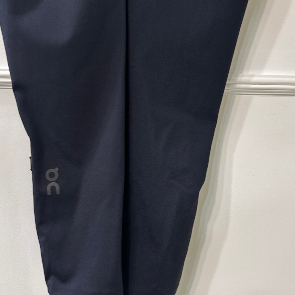 NWOT ON Cloud Runnjng
Tights Long
Black
Size: S (Women's) - Picture 10 of 11